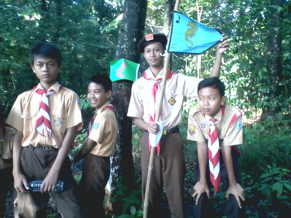 ranti_luthfia's tweet photo. @ScouTJRAni Scout
#LT1ScouTJRAni
#ScouTJRani
#pramukaAKSI
#Ciangsana http://t.co/za1DqL8k7F