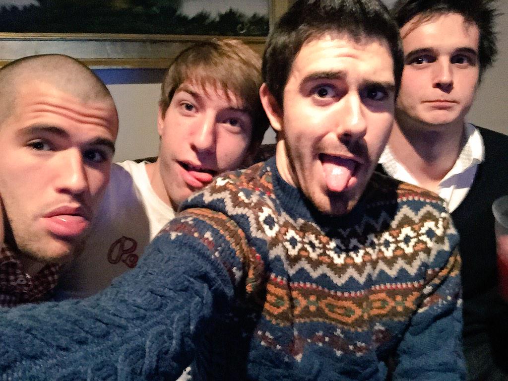 sergioserrano95's tweet photo. ¡Fin de exámenes! ¡Fcom rules! @MorePaul @sergio5cai @Gueren14 @sergioserrano95 #HoySeSale #FcomRules #NoAgobios http://t.co/qxlQPyaw1G