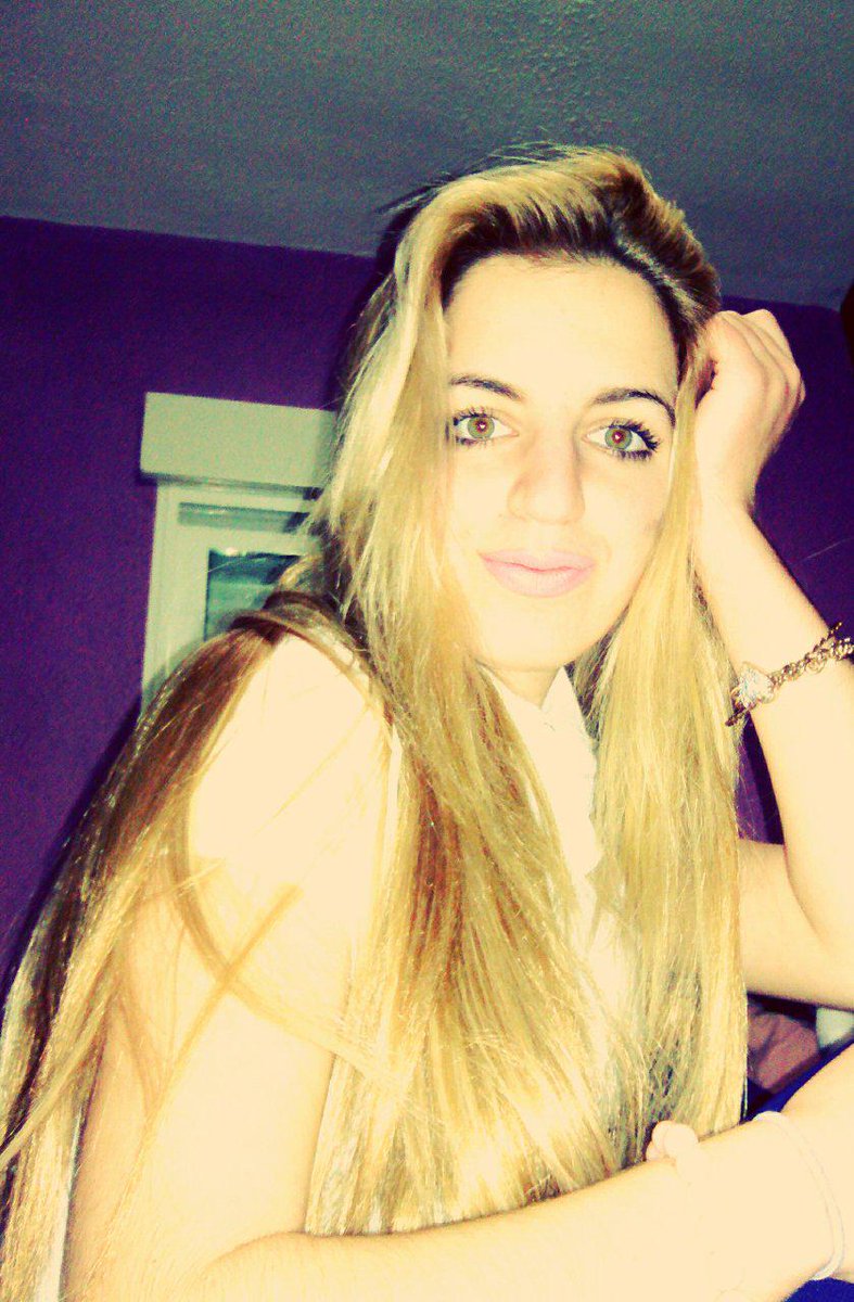 melaniia3's tweet photo. Detrás de cada mirada , hay una historia. #BuenasNoches♥ http://t.co/0gC8FTHyns