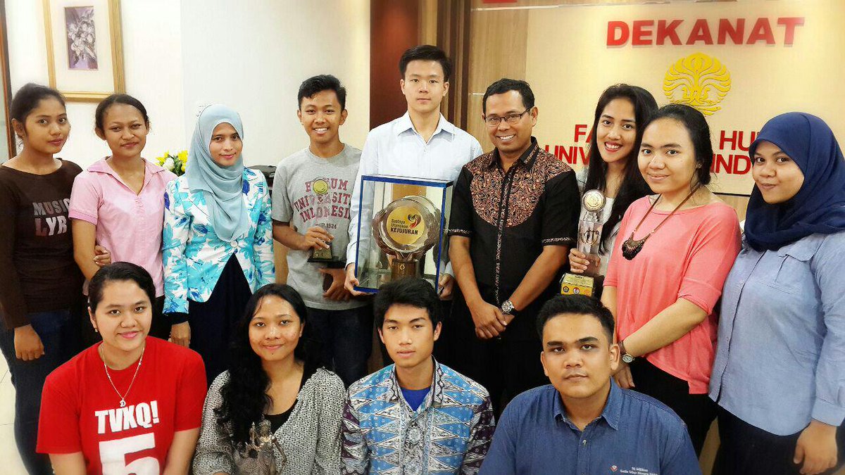 Penyerahan Piala MCC Piala Jaksa Agung . Selamat ya adik adik