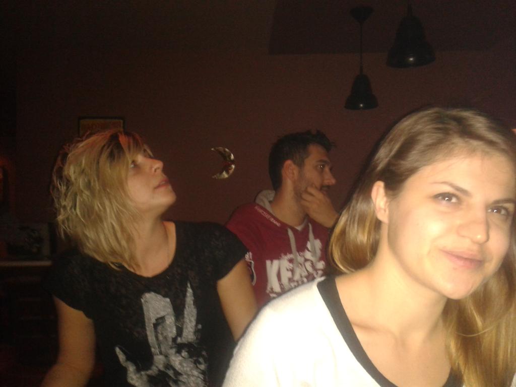 maria_mpt's tweet photo. Kai to karaoke synexizete hangover beerbar nea artaki. .... http://t.co/0FwPDrqASR