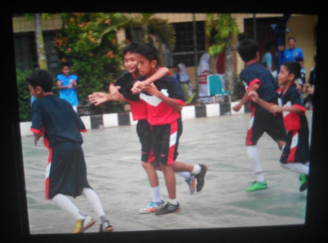 7Brunhilde40's tweet photo. Gol pertama 7B melawan 7F oleh Ilham Defalla http://t.co/P4C5bWjXI2