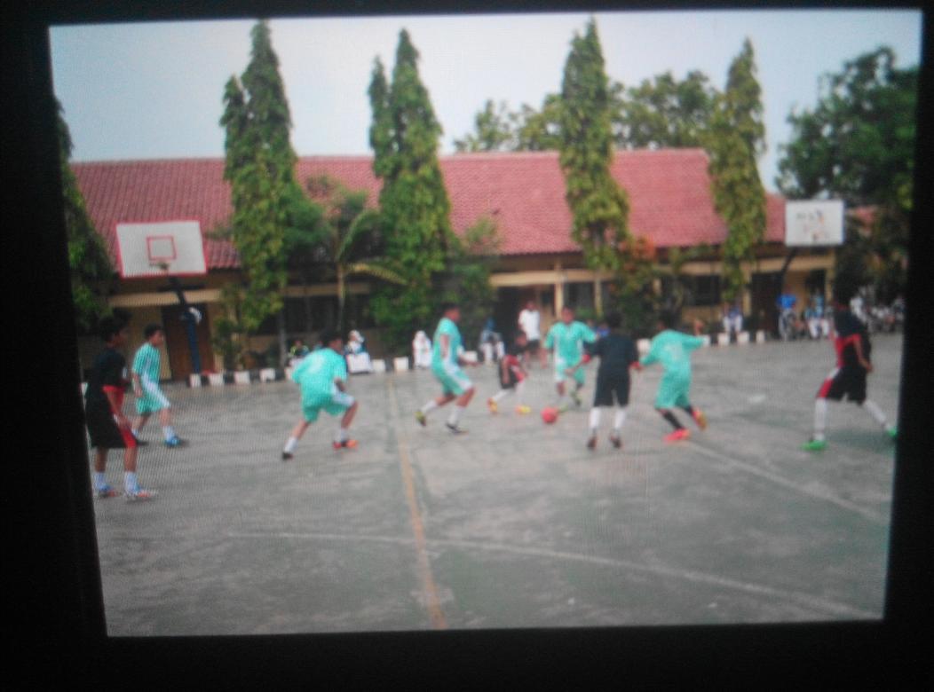7Brunhilde40's tweet photo. Tetap sportif main futsal pertandingan pertama dengan 7F http://t.co/SW6ZH9btQJ