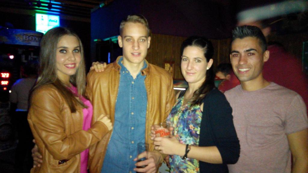 barrancojuniors's tweet photo. buena noche con estos individuos @Rauliyo14 @Sheilarubia8 @priiscimoreno @barrancojuniors http://t.co/Pjsv05hbqZ