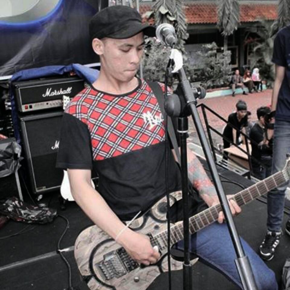 Happy birthday buat guitaris kita <a href="/Heyndraa93/">Indra Islan</a>