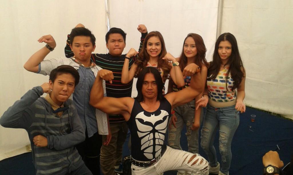 elovii_id's tweet photo. @CJRisCJR @agunghercules @elovii_id Terima kasih @InboxSCTV_ untuk hari ini #EloviiatInboxSCTV #CJRatInboxSCTV http://t.co/ed7bFZ55sb