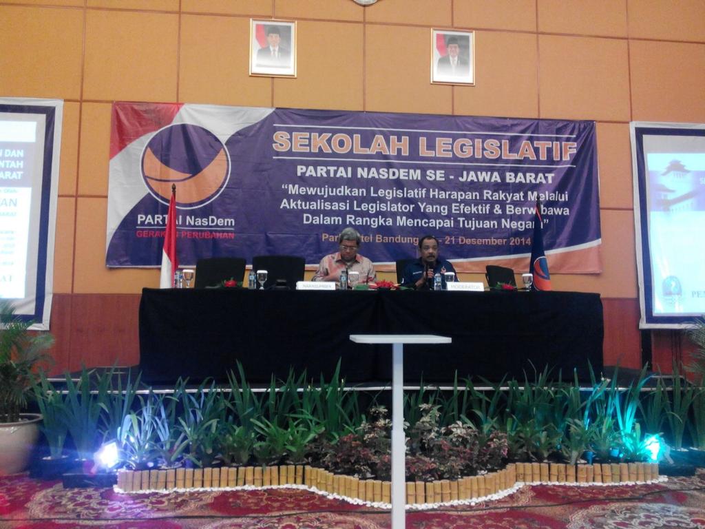 Sekolah Legislatif Partai NasDem dihadiri oleh Gubernur Jawa Barat , Ahmad Heryawan