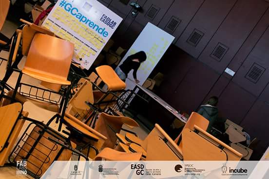 crisabe1's tweet photo. Aprendiendo "@EASDGC: S5: Comunicación Adáptate a tu entorno, innova, improvisa. FABlab #innomakers @SPEGC @IncubeGC http://t.co/8VrPHTfCIR"