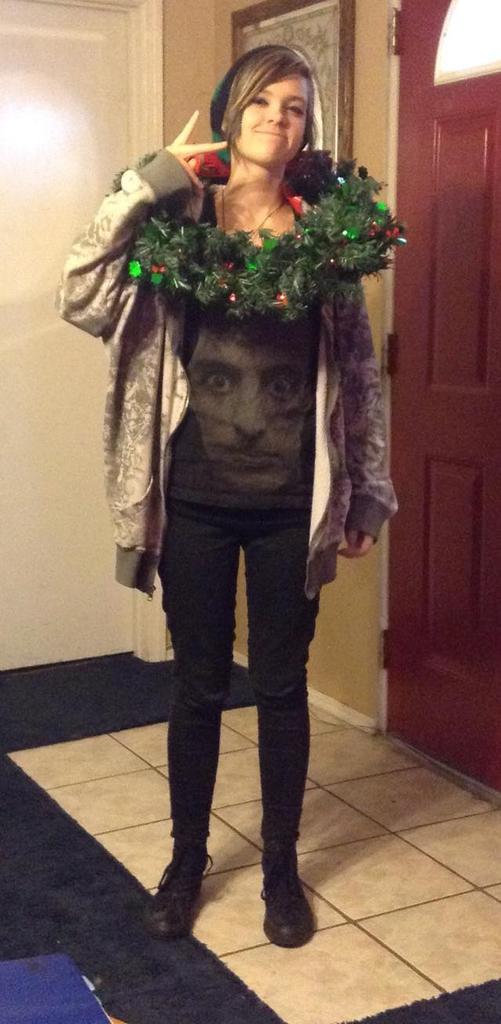 kittyinreverse's tweet photo. @elmakias and I are getting into the Christmas spirit! http://t.co/UZFAHOv69H