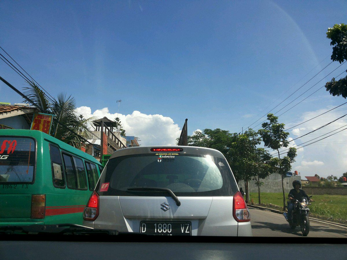 Moch_Giovani's tweet photo. @infobdg #LalinBDG 10.13 : Lalin kopo sayati arah ke tol kopo padat merayap lali sebaliknya lancar binggow -_- http://t.co/Tsr6Vx693v