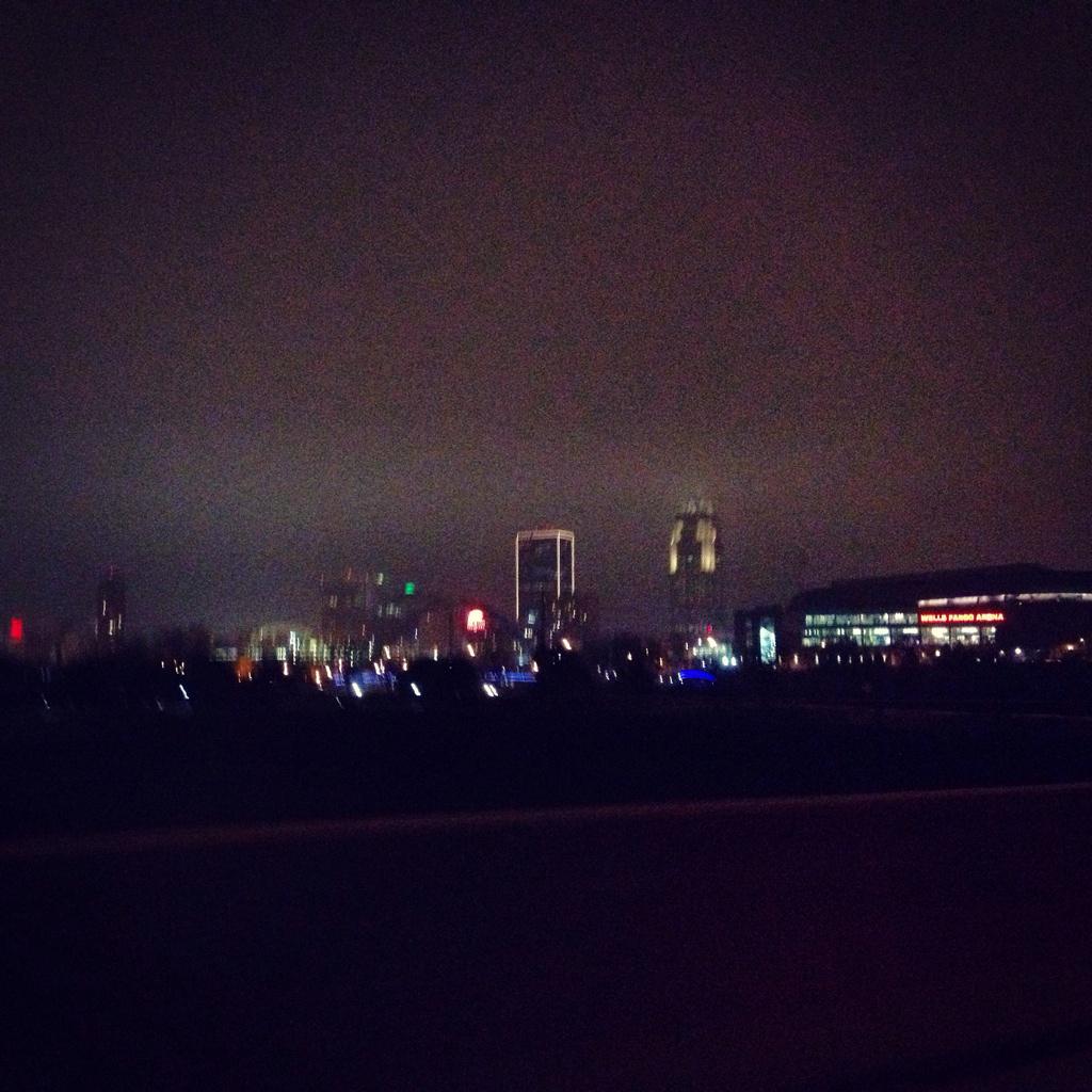 catchdesmoines's tweet photo. Catch city lights on a foggy night. #CATCHdsm http://t.co/wYQixxRcDM