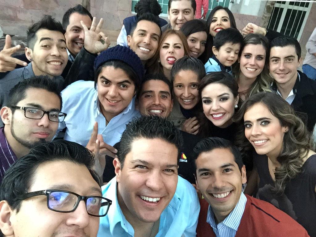 PakoDempwolff's tweet photo. Posada @aztecaBajio @victoriatorresr @felipe_zendejas @taniaU983 @gina_gallardo @QuiqueRivera @Jamaika_Lu http://t.co/1VXQ9kBfLP