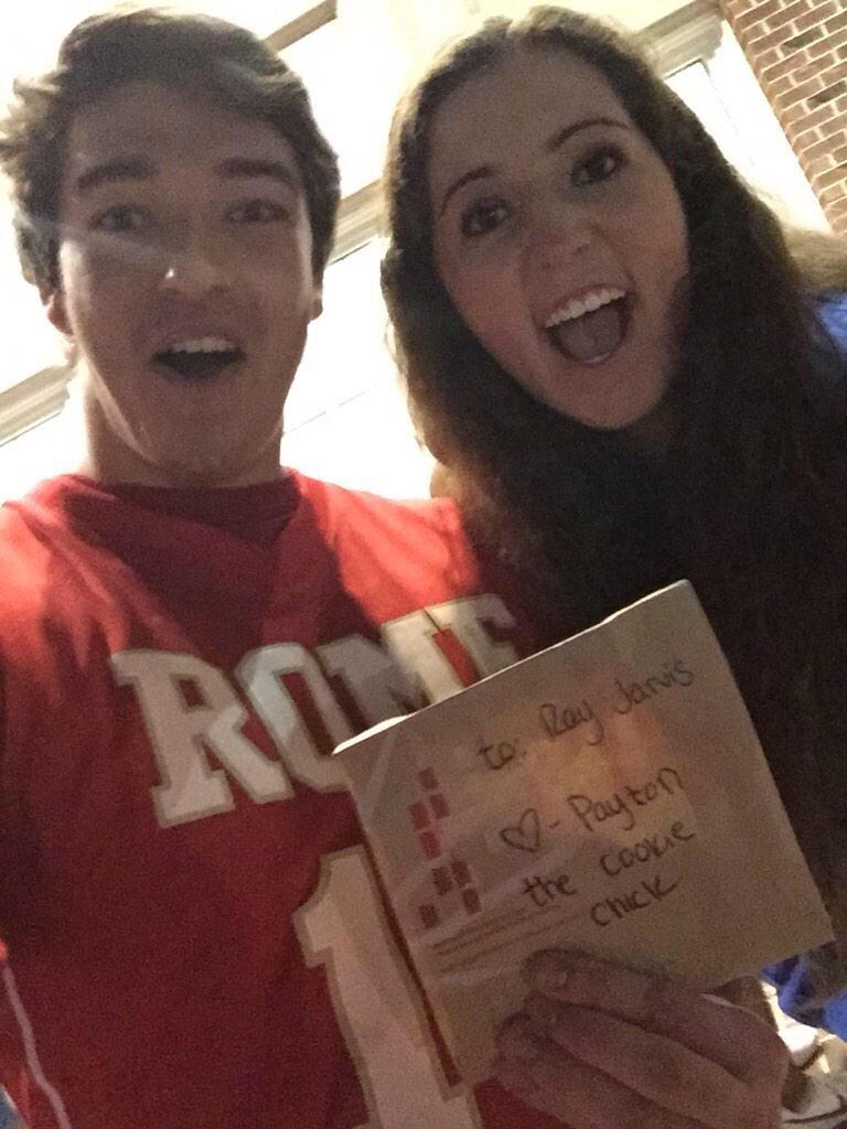 paytonamore35's tweet photo. the iconic cookie date  has officially happened @RayJarvis7 http://t.co/ibeCi24oGv