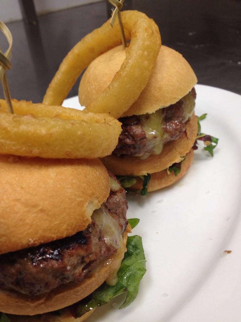 davekitchen28's tweet photo. #worldsbestsliders #canmakeameanburger  @DigiitalDesign @vuesonthebay http://t.co/TQjDKci1ks