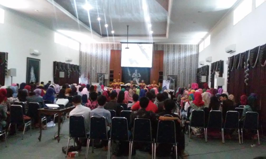 Penampilan tari dari ukm <a href="/kubusaurus/">KUBUS </a> di seminar #ICTPwk2014 <a href="/info_purwakarta/">IG: #infopwk</a> <a href="/InfoUPIPwk/">Info UPI Purwakarta</a> @HumasPWK