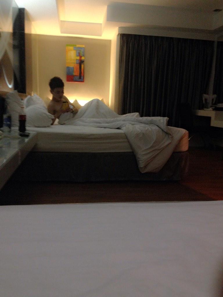 flukekrup's tweet photo. นอนควยแข็งคนเดียว" http://t.co/BmsmIpmoAV