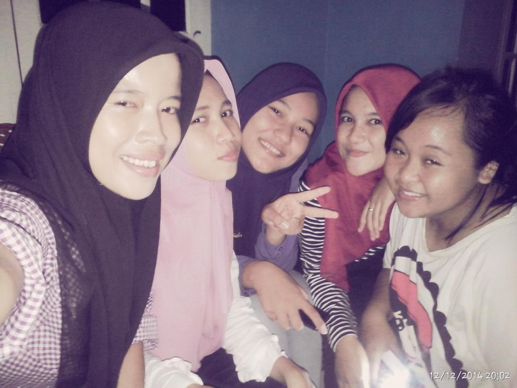 AnnaBadriyah4's tweet photo. With kebsea✌ http://t.co/j6L319CBEe