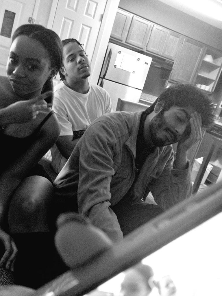 htownsinnysin's tweet image. Lil kick back w/ @RollinOnStones @iRome927 @BugzKahoku 🍻🍃