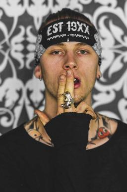 eunioa's tweet photo. #idol @machinegunkelly Thank you for being yourself. http://t.co/CWa4z1RVLL