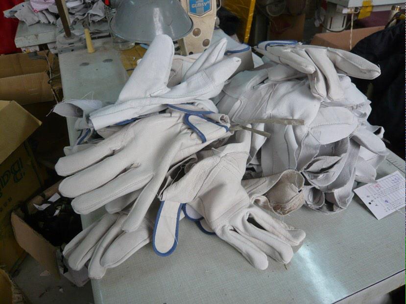 Misokeiko's tweet photo. 🙏🏼Please😱Never Buy Chinese🇨🇳Leather.👎🏼
😡😡😡Chinese Leather = 🐶Dog and Cat🐱Skin.😰😰😰
Sign! 💥👊🏼
http://t.co/pzuLuflOS5 http://t.co/SB3wE2ac0p