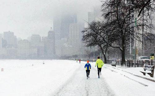 runnersworld's tweet photo. What to do when a snowstorm or bad conditions derails your training: http://t.co/LhcTdrAntB #RWWinterWeek http://t.co/6HBl3feB1H