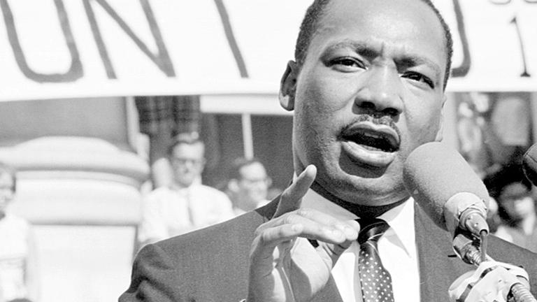 "Nefret etmeyin. Nefret, taşınmayacak kadar ağır bir yüktür." 

Martin Luther King