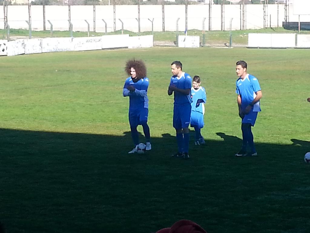 Biltron2022's tweet photo. Con mi geme @MamenRG y mi Abu❤ disfrutando de una mañana futbolera por una buena causa✌👏 http://t.co/bpdgkbEgXd