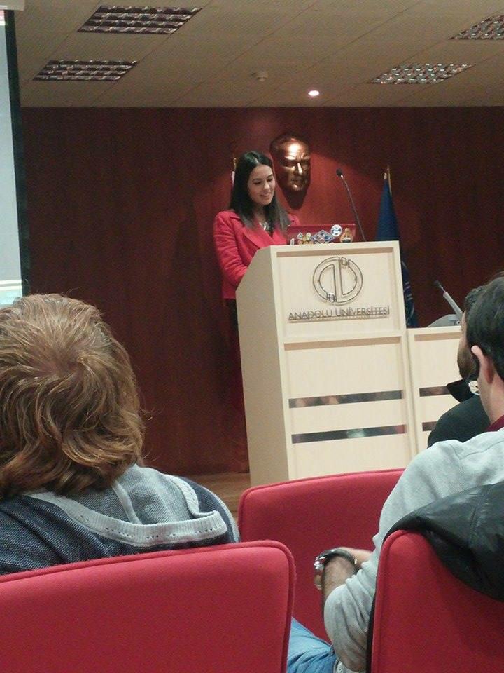 kadinyazilimci's tweet photo. Melis Dinçol #DevWomen sunumuna başladı. #DevFestStudent devam ediyor. @GdgEskisehir @devfeststudent http://t.co/lkP8J24F21