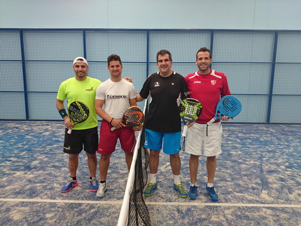 PadelKingAlm's tweet photo. Más partidos que suben de intensidad!!  La lucha esta servida, @KingSportBeauty os lo pone en bandeja!! #padel http://t.co/xatbZ8ivld