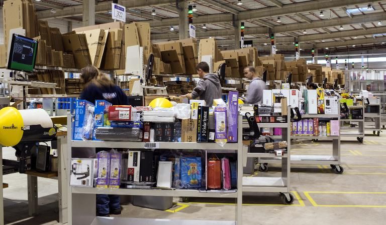 libe's tweet photo. Appel à la grève chez Amazon trois jours avant Noël http://t.co/shserXdGfk http://t.co/MFxZ5csHq0