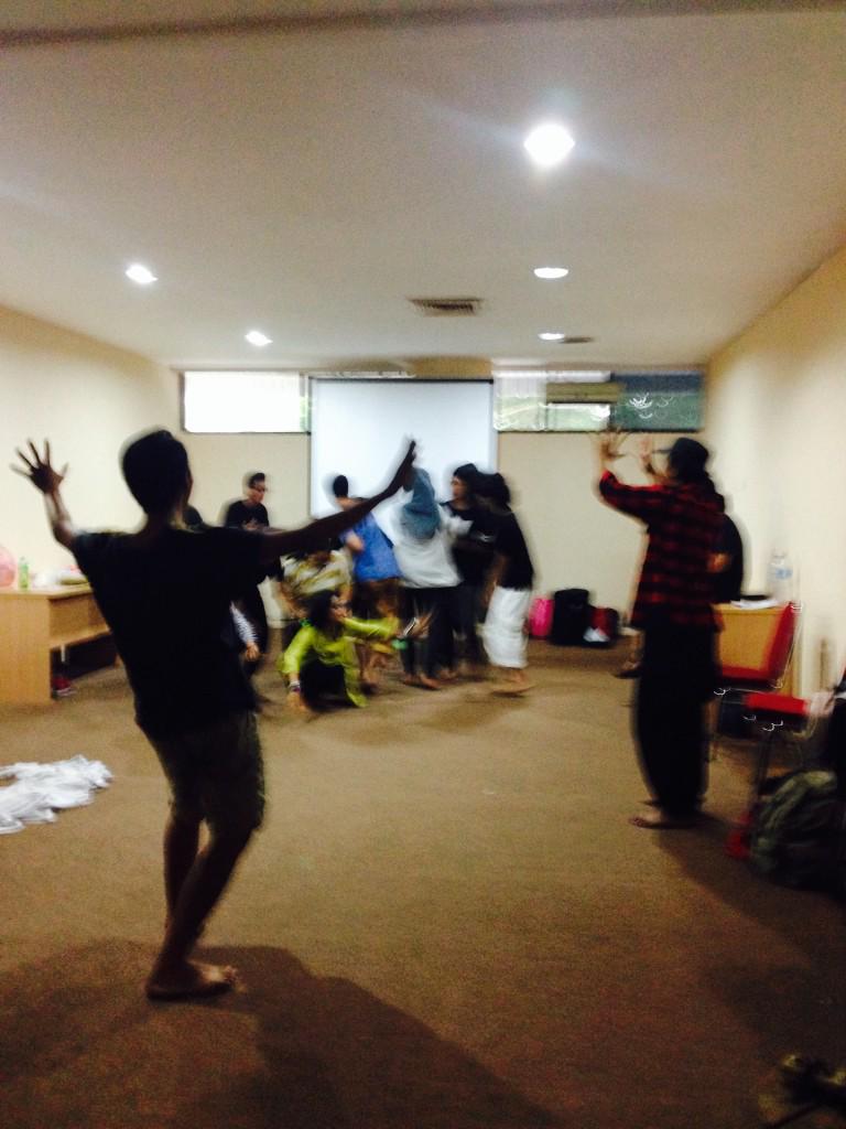 Yeahh pesta purnama yukk.Silahkan datang ke #MalamAnugrahGandiva di wisma menpora  :) #akucintapadamu @gandivafestiva