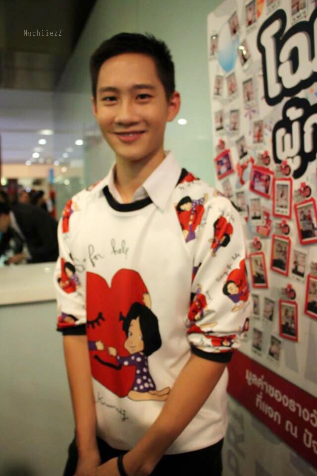 NuchiiezZ's tweet photo. กัปตานนนนน @captain2541 😍😍😍❤️#lovesicktheseries #singforhelp2014 http://t.co/s3tOva5kYa
