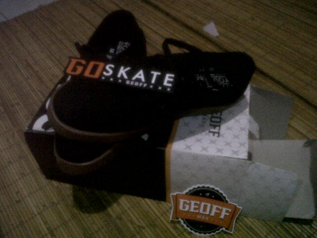 IqbaalAde's tweet photo. Ini dia bray shoes nyaa, walaupun ada masalah dikit ama tukang pos nya:p tapi cooool bais @GEOFF_Max ;D http://t.co/qf2GX144ak