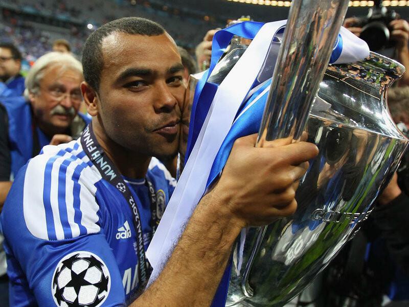 Happy birthday untuk mantan, Ashley Cole yang ke-34 tahun. Sukses selalu. Miss him. 