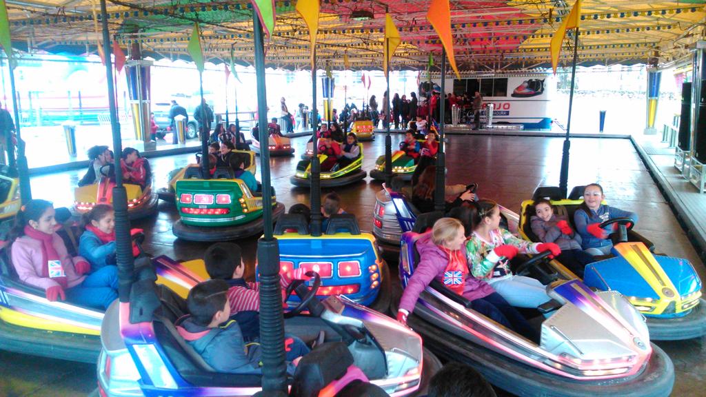 Parque de Ocio Centro Comercial Abierto Menacho. FELIZ NAVIDAD!! <a href="/MenachoCCA/">Menacho CCA</a>