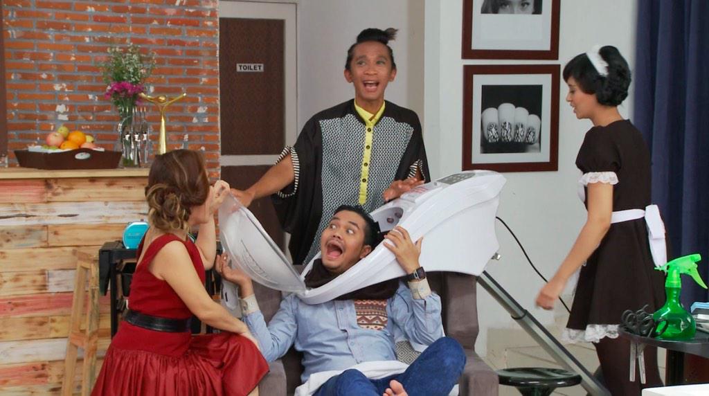 SalonCiMey's tweet photo. Steamer #SalonCiMey pun dibuat rusak oleh @indrabektiasli, duh! 💆 http://t.co/cXj92y6LBU