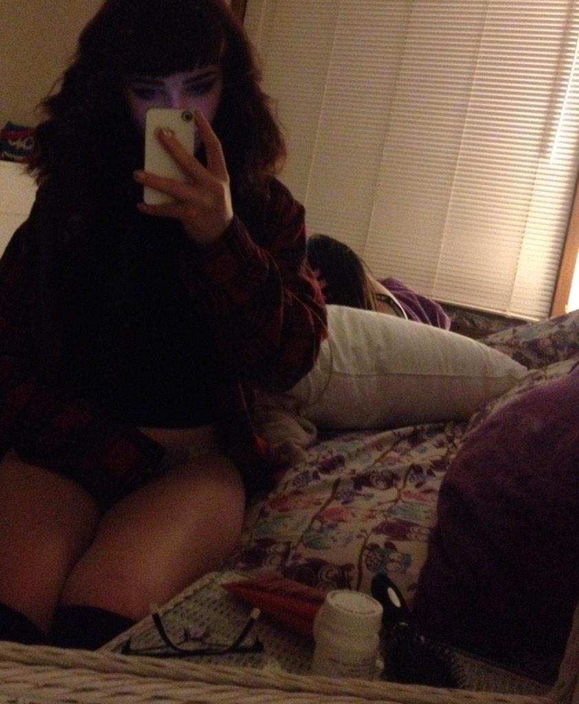 intimate003's tweet photo. i curled my hair http://t.co/0MM3Q6s0YB