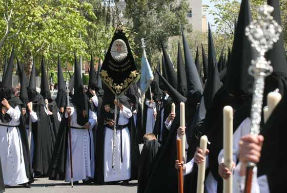 hdadstagenoveva's tweet photo. En cien días será #LunesSanto, y un barrio se hará cofradía. http://t.co/MbTTb6tTNB