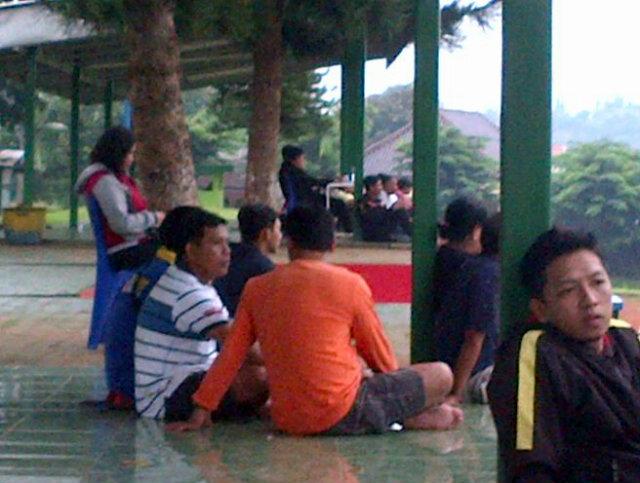 Coach PSIS, M. Dhofir sdg memantau pemain" muda Semarang di copa sore ini