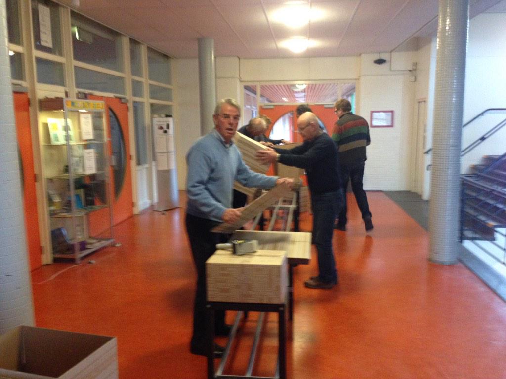 135 voedselpakketten maken voor de voedselbank! Prachtige gezamenlijke actie van <a href="/Emelwerda/">Emelwerda College</a>  en <a href="/lions/">Detroit Lions</a>