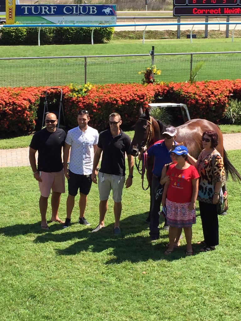 PuppSteves's tweet photo. Missed Dolly's race due to a road closure so I got a few blokes to step in for me. #TryMeDol #2inarow @newbighombre http://t.co/O6esXMk48I
