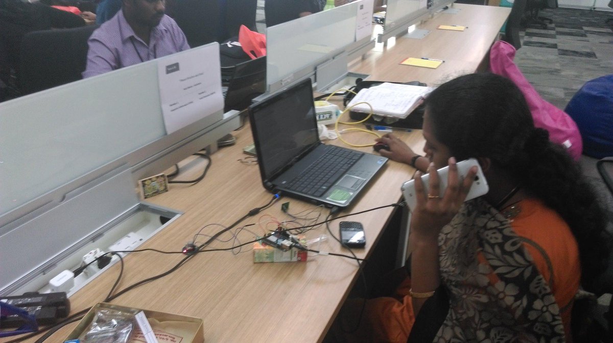 Santhosh_KC's tweet photo. .@edge_verve Internet of Things, Connected Devices, Drones, Cloud, Mobile Apps...all here at #EVHackathon http://t.co/SsddBGChkP