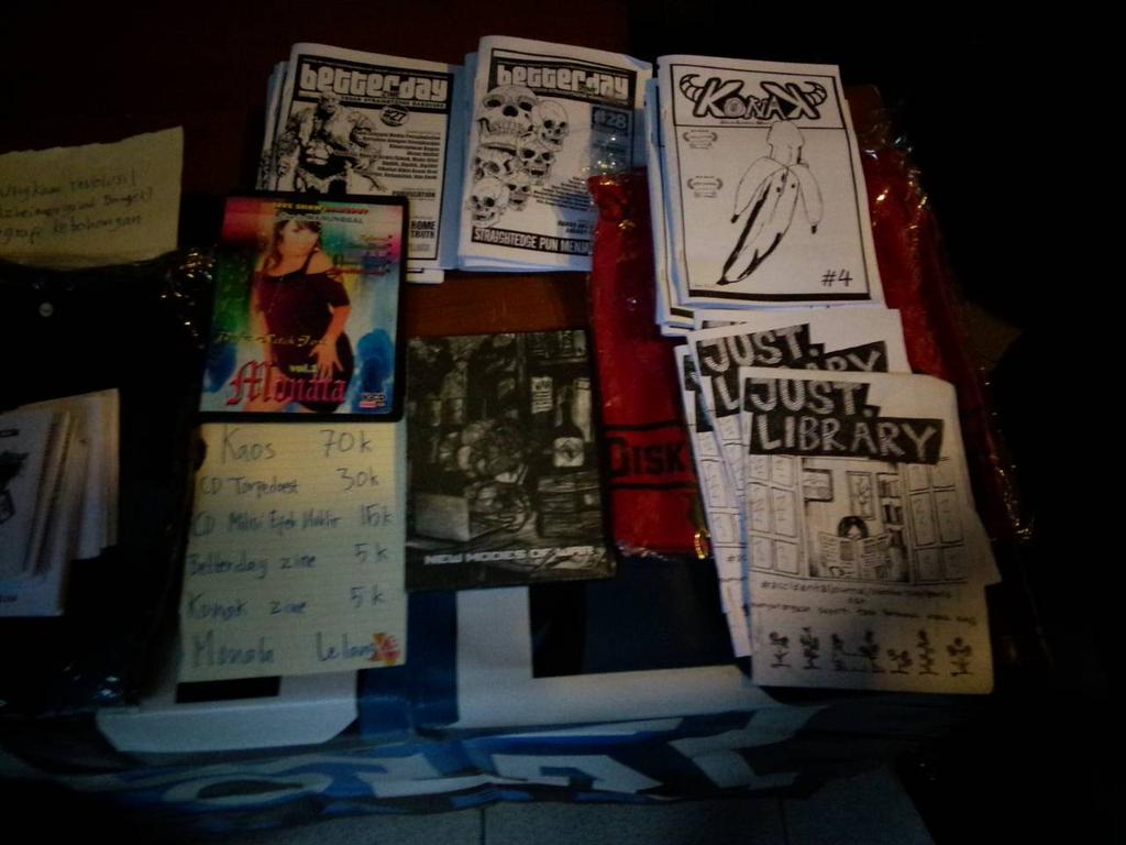 Ada jurnal dari <a href="/justAlibrary/">Just Library</a>  di stand <a href="/BRecordslabel/">Blue Records Label</a> !!!! @ Blur Records Day cc: <a href="/BLURadiojtr/">BLURadio Jatinangor</a>