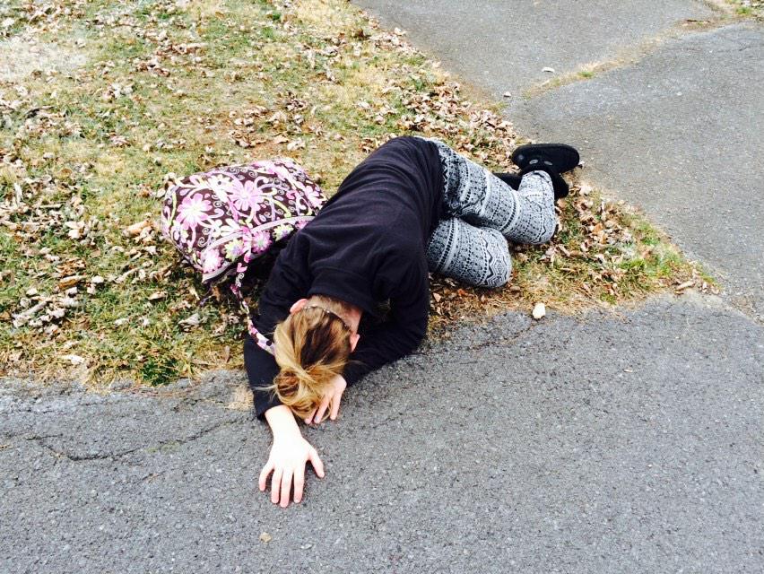 Caaaitlin_x's tweet image. When you fall down pushing the tarp up the hill #GuardProblems