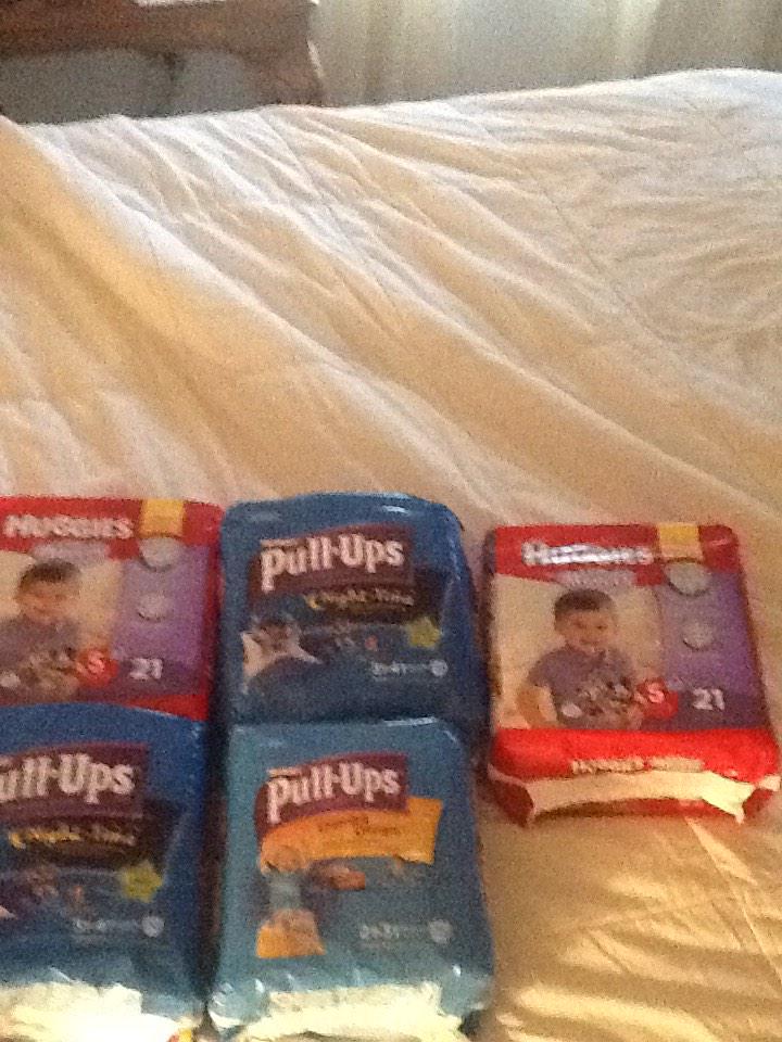 ward_miracle's tweet photo. Anybody need pull-ups 3T-4T(20) in the pack 2T-3T(25) in the pack Huggins(21) in the pack cost; $5.00 http://t.co/mctejVxVCA