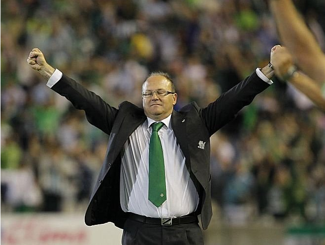 FichajesDigital's tweet photo. Pepe Mel, nuevo entrenador del Betis http://t.co/AxrOQiNoVW http://t.co/dZbjVimBRH