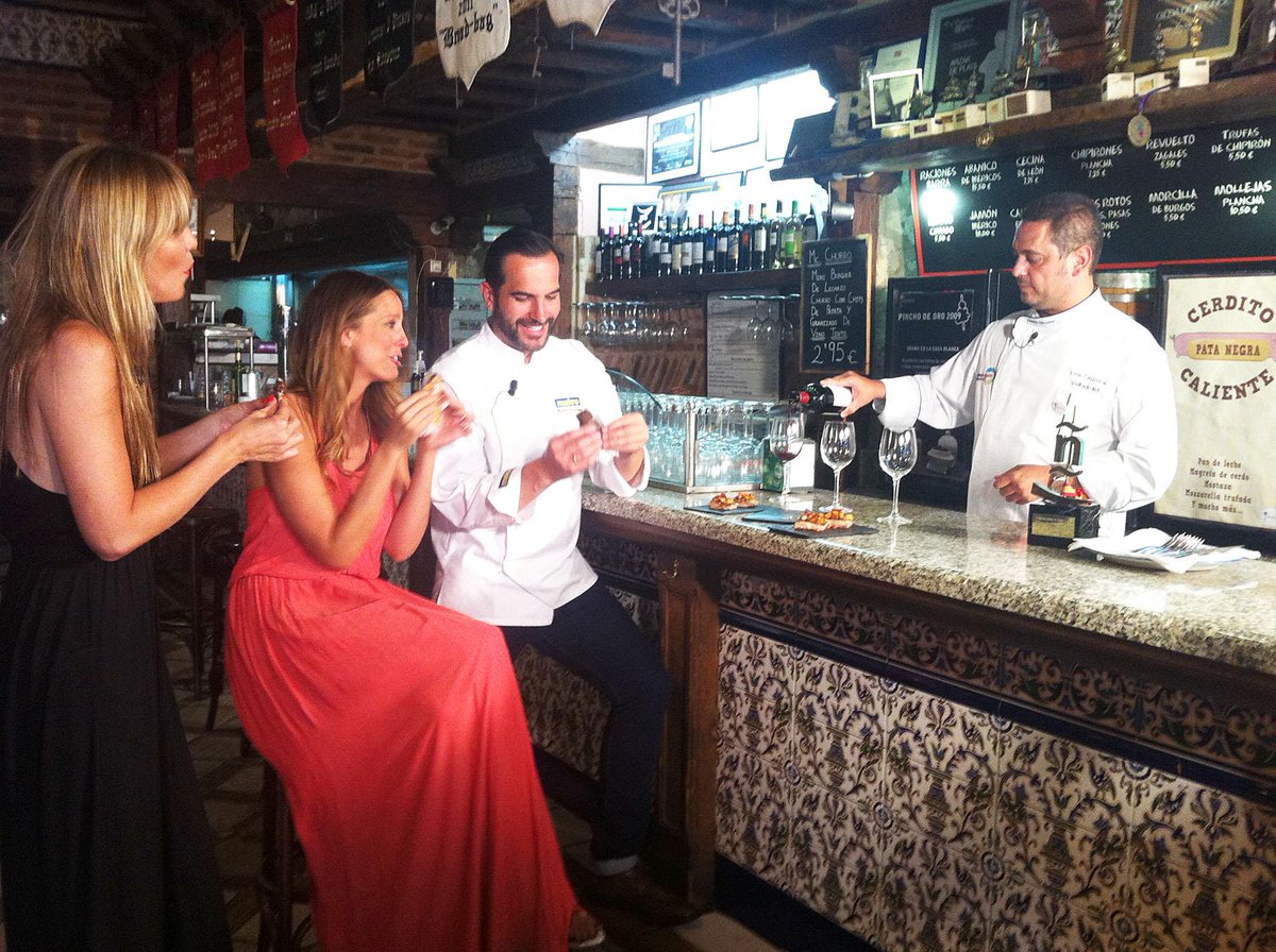 TapasyBarras's tweet photo. Estefanía Luyk ha visitado el programa: "Me encantan los hombres que les gusta la cocina" > http://t.co/2EBmHgy7VH http://t.co/kqqCdWE6Tv