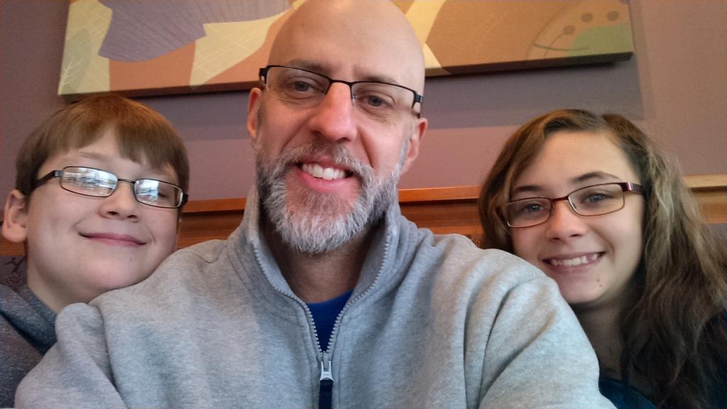 Eureka_ChrisR's tweet image. Out for our annual Christmas Daddy, daughter, son day @panerabread with @yodatookleton #FunTradition