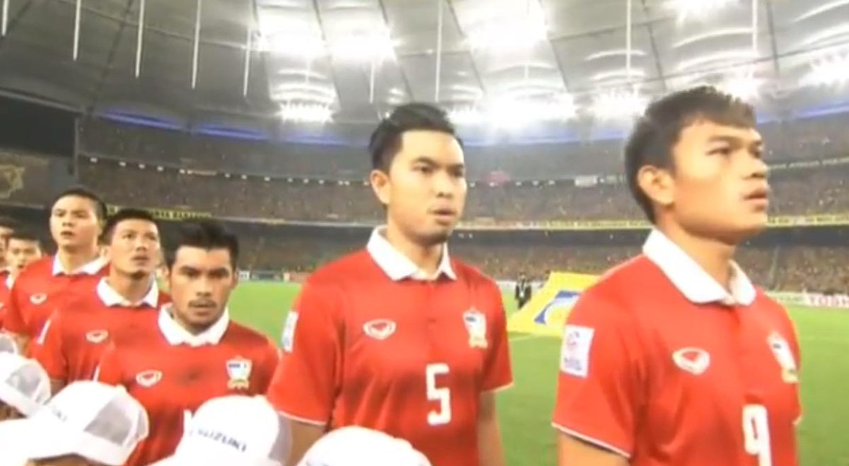 The Thailand National Anthem plays through the stadium #AFFSuzukiCup http://t.co/TuFVrgMx4B