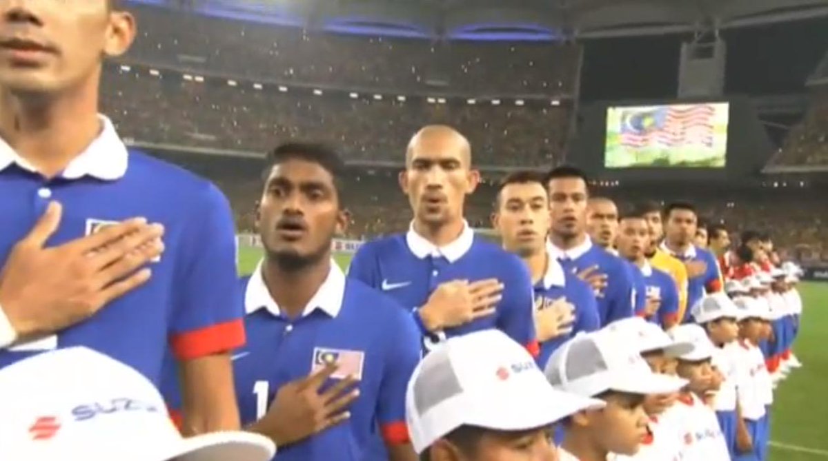 The Malaysia National Anthem is proudly sung throughout the stadium #AFFSuzukiCup http://t.co/HX7tpH4luY
